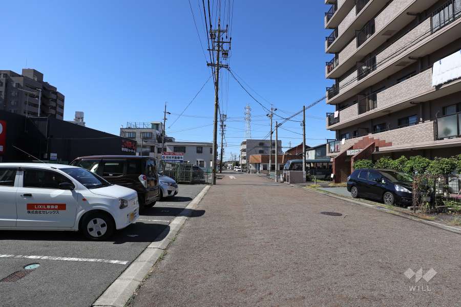 敷地南側の前面道路