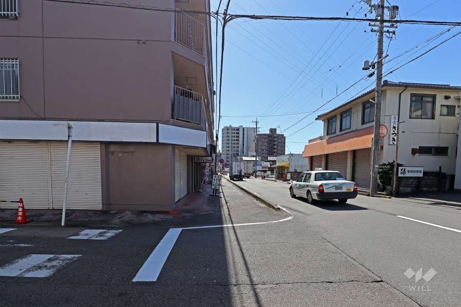 敷地西側前面道路（北側から）