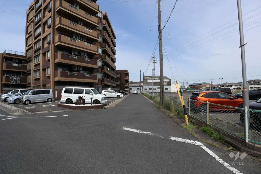 敷地南側の前面道路