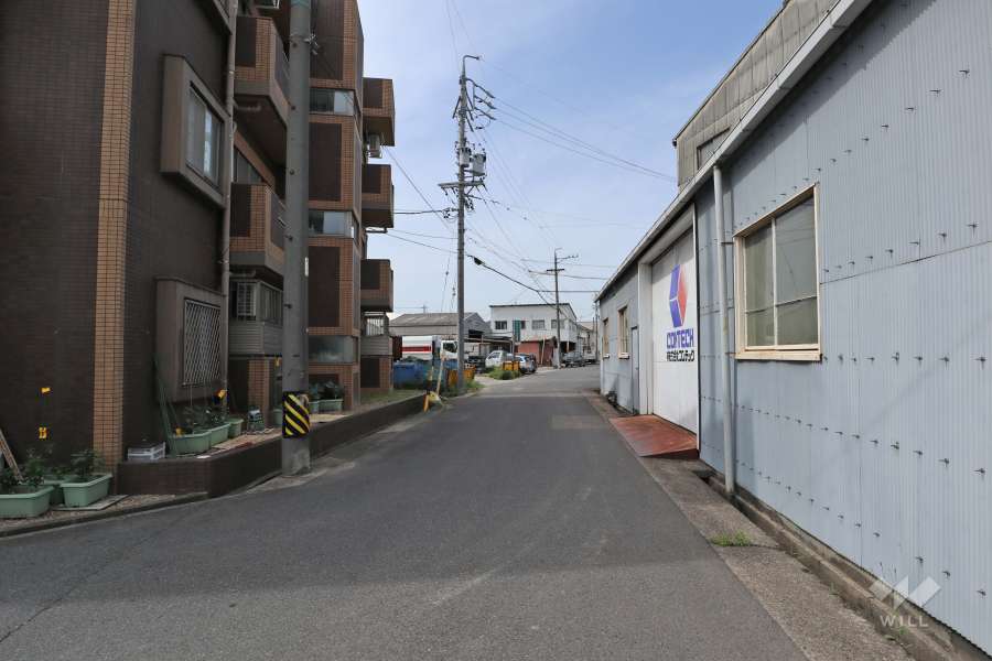 敷地東側の前面道路
