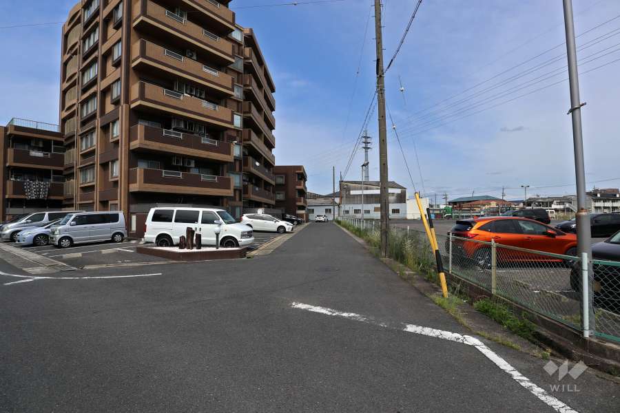 敷地南側の前面道路