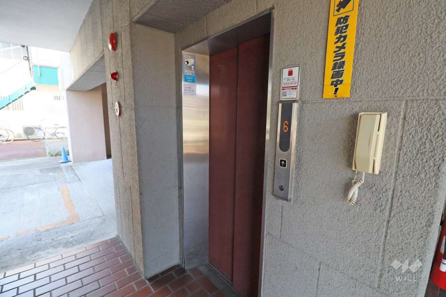 共用のエレベーター