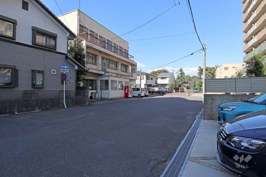 敷地北西側の前面道路
