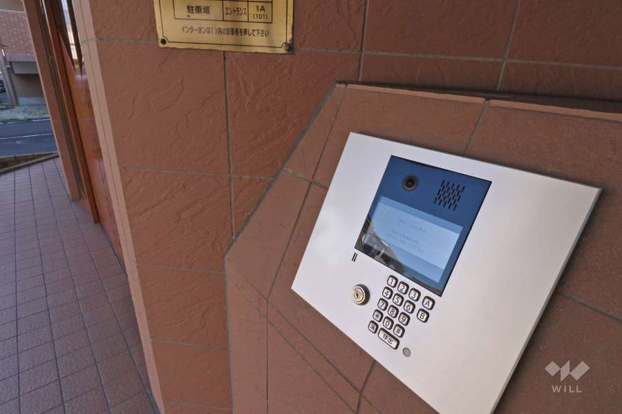 エントランスはオートロック付きです。