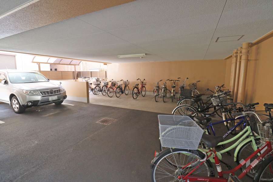 屋内に設けられた駐輪場