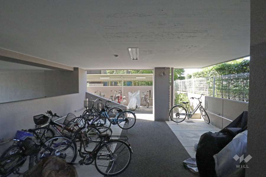 屋内に設けられた駐輪場