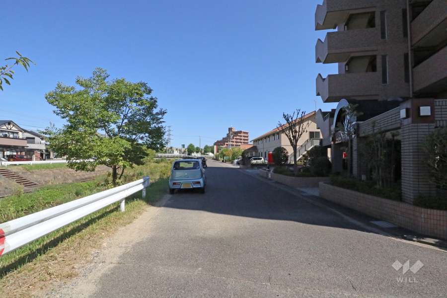 敷地北側の前面道路
