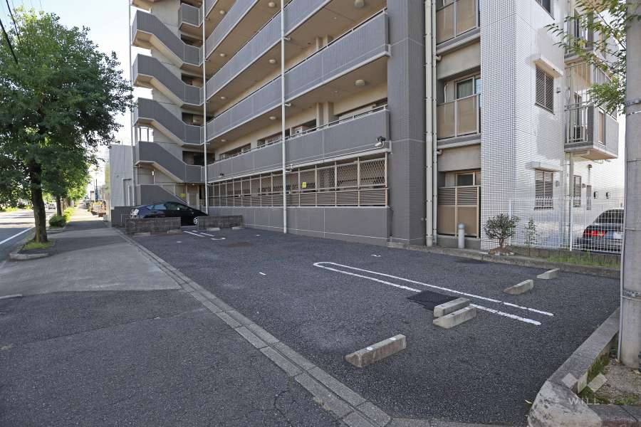 敷地内駐車場（屋外平面式）
