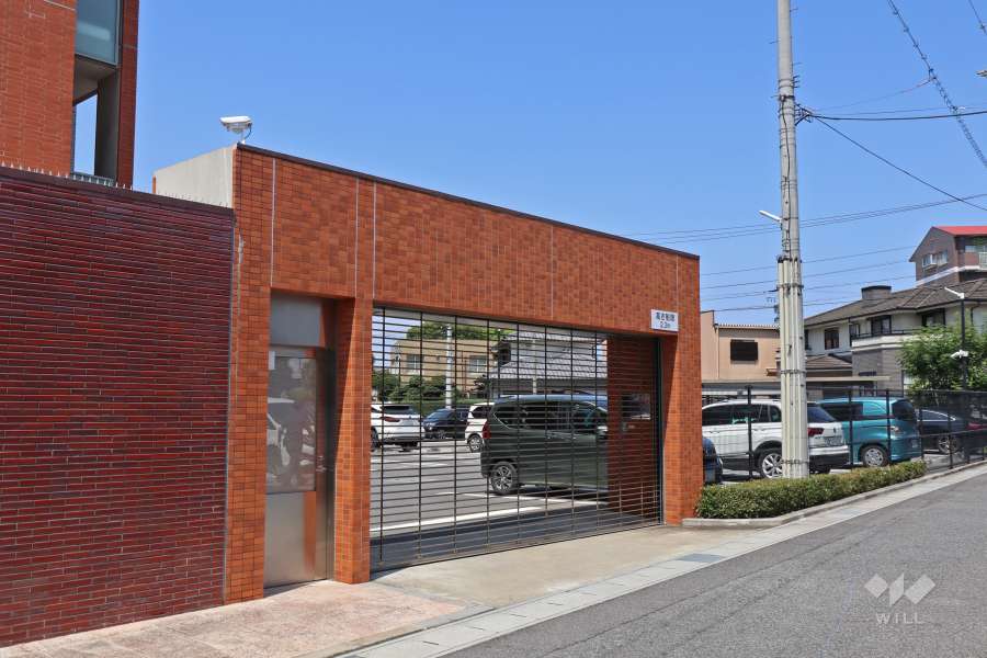 駐車場出入り口（ゲート付き）