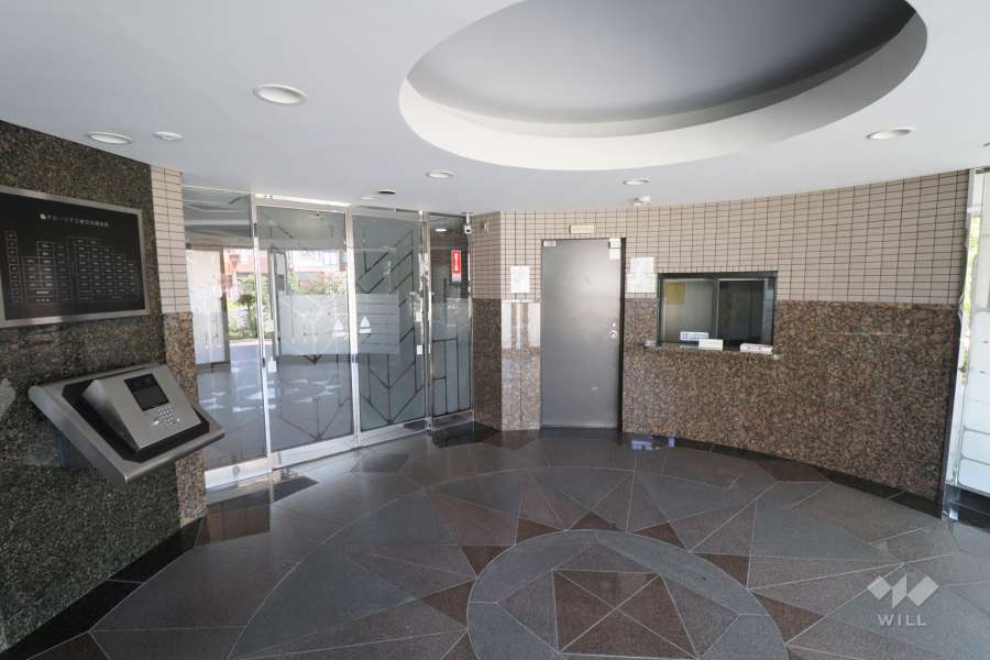 エントランスはオートロック付きです。