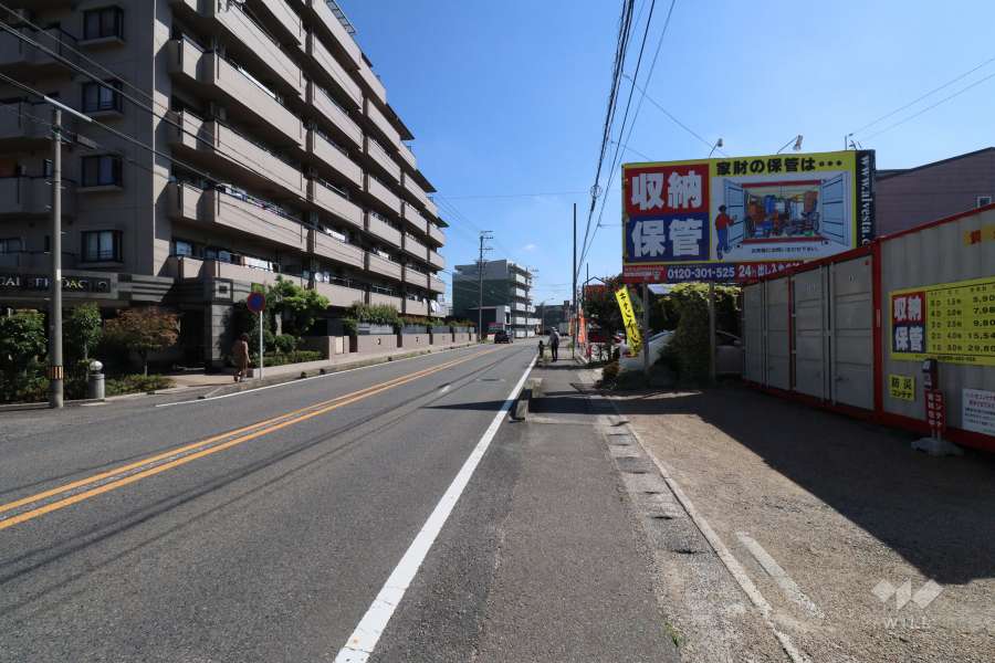 敷地南側の前面道路