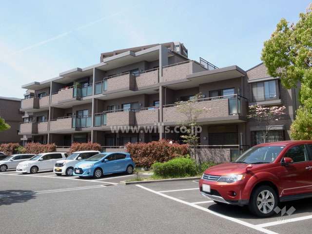 グランドメゾン東豊中ＷＥＳＴ8番館の外観（南東側から）