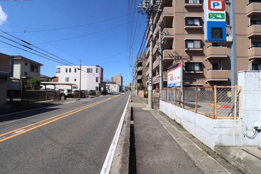 敷地南側の前面道路