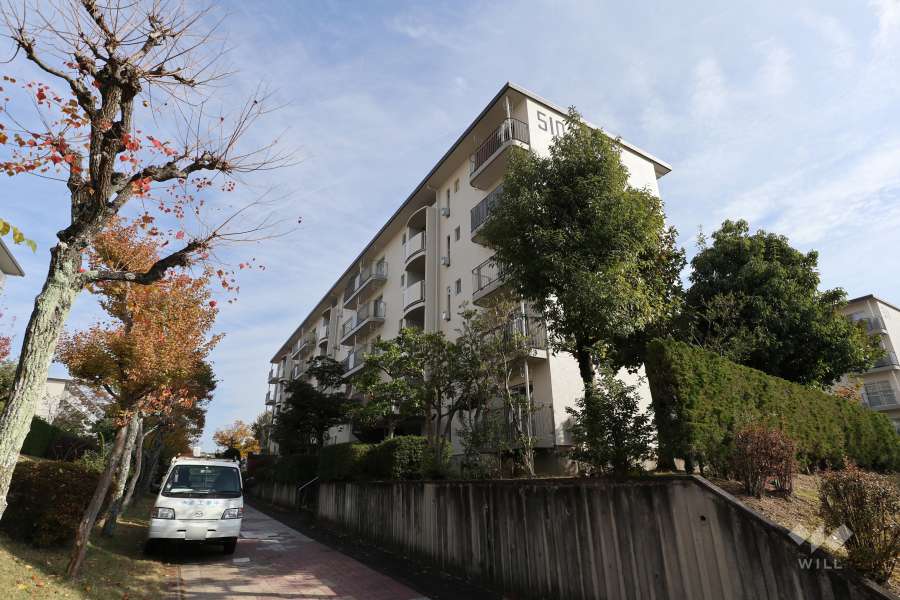 岩成台西団地510号棟の外観(北西側から）