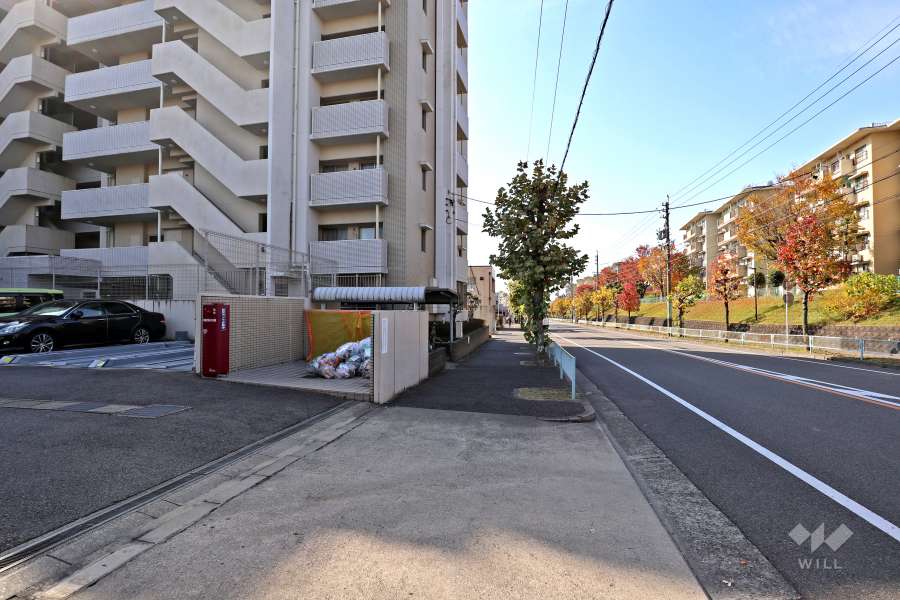 敷地北西側の前面道路
