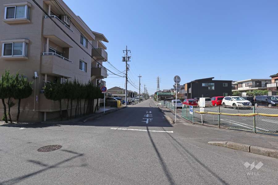 敷地北側の前面道路