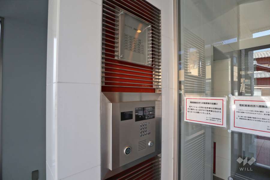 オートロックと案内板