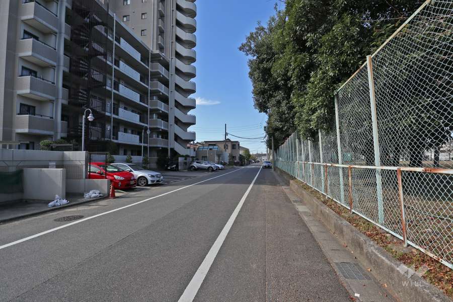 敷地北側の前面道路