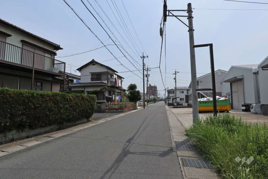 敷地南側の前面道路