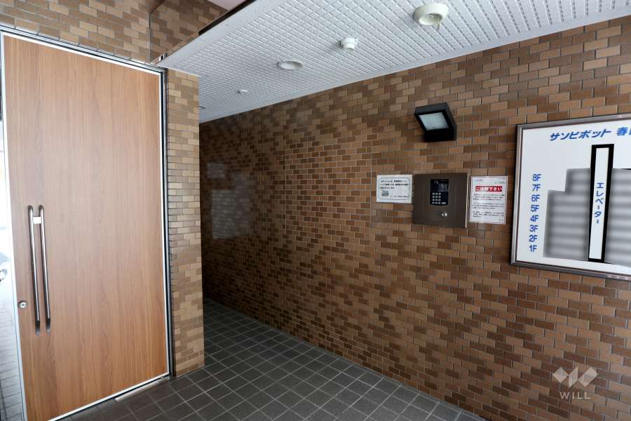 エントランスはオートロック付きです。
