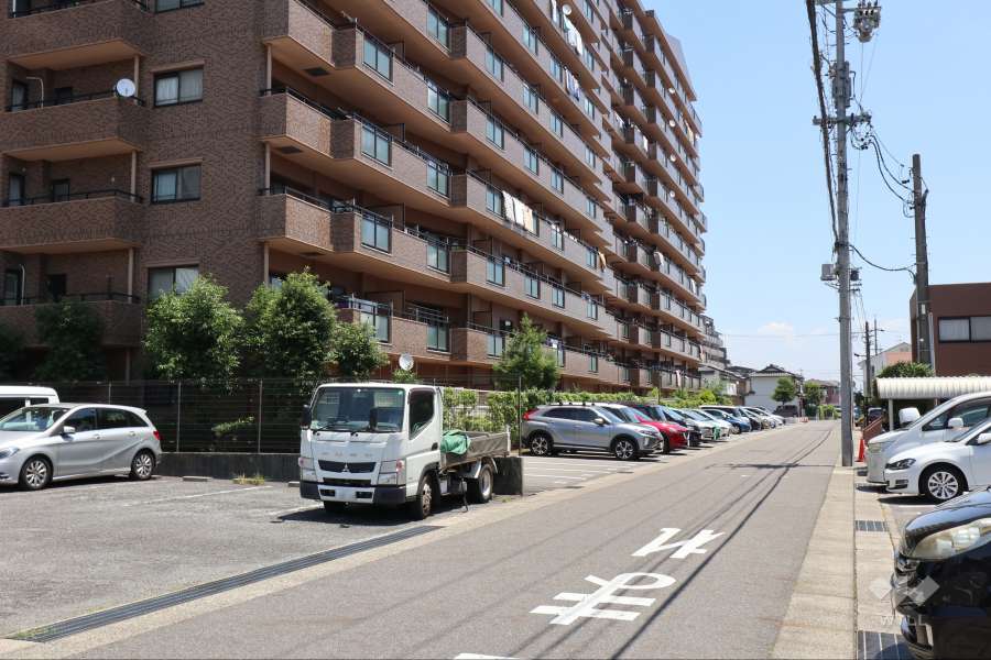 敷地南側の前面道路