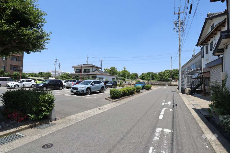 敷地東側の前面道路