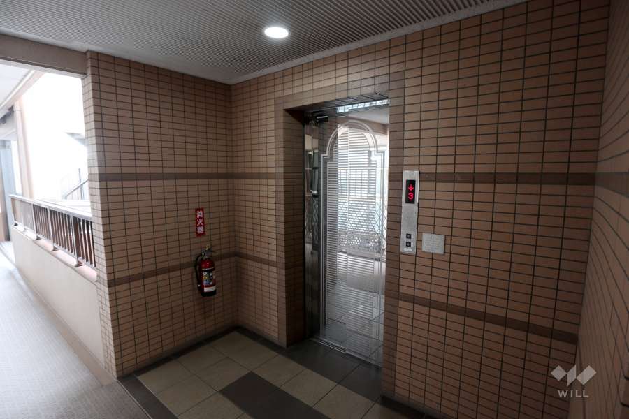 共用のエレベーター