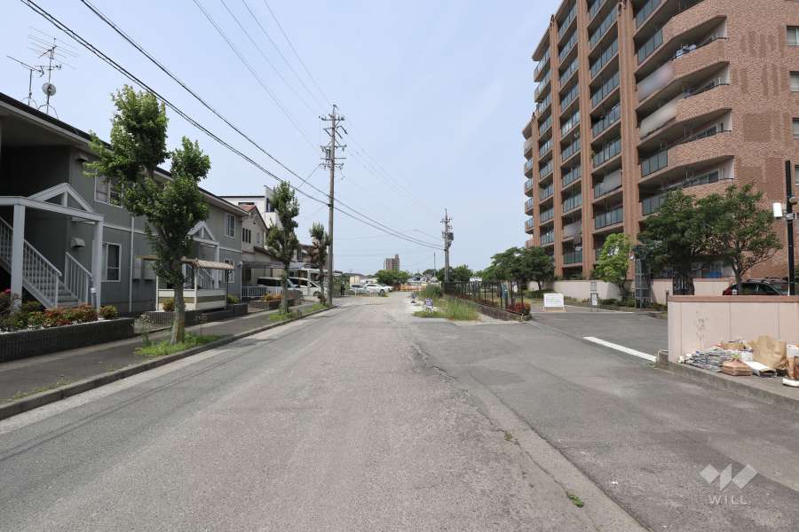 敷地南側の前面道路