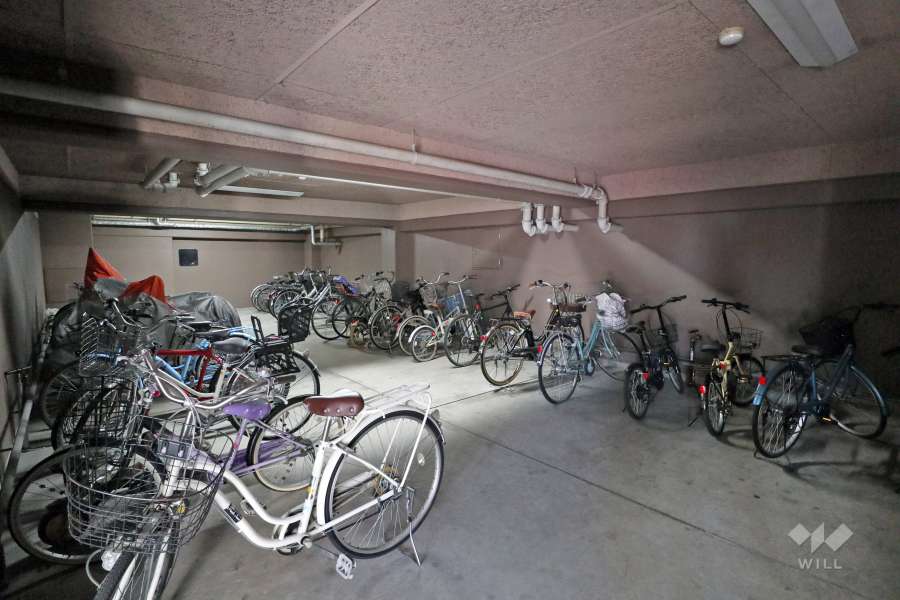屋内に設けられた駐輪場