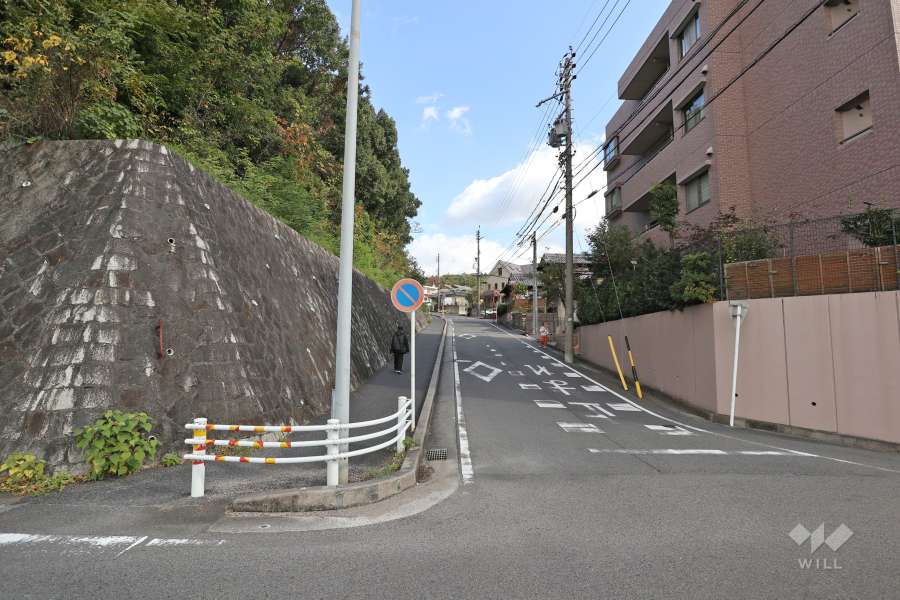 敷地北西側の前面道路