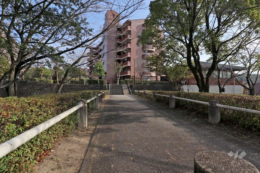 敷地入り口