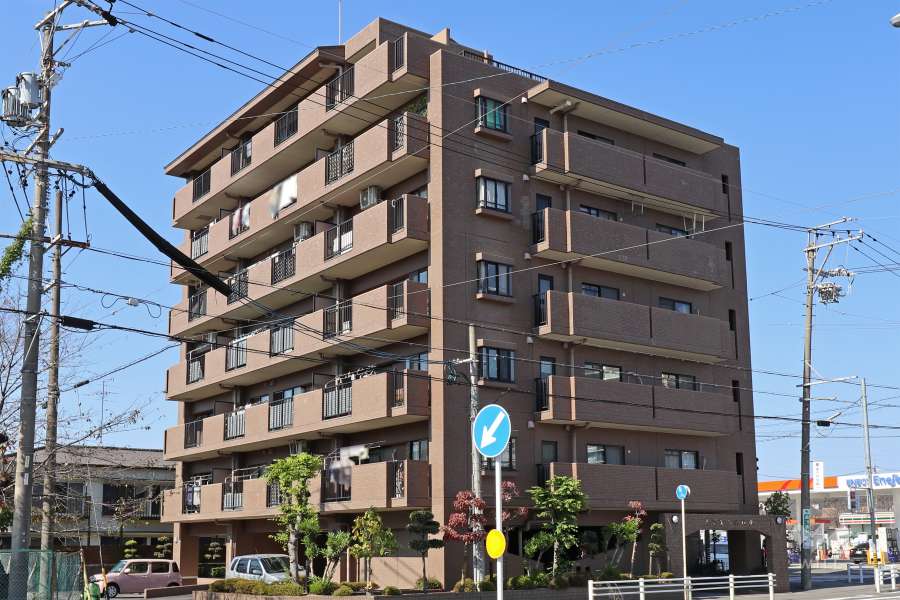 アピエス高蔵寺の外観（南東側から）