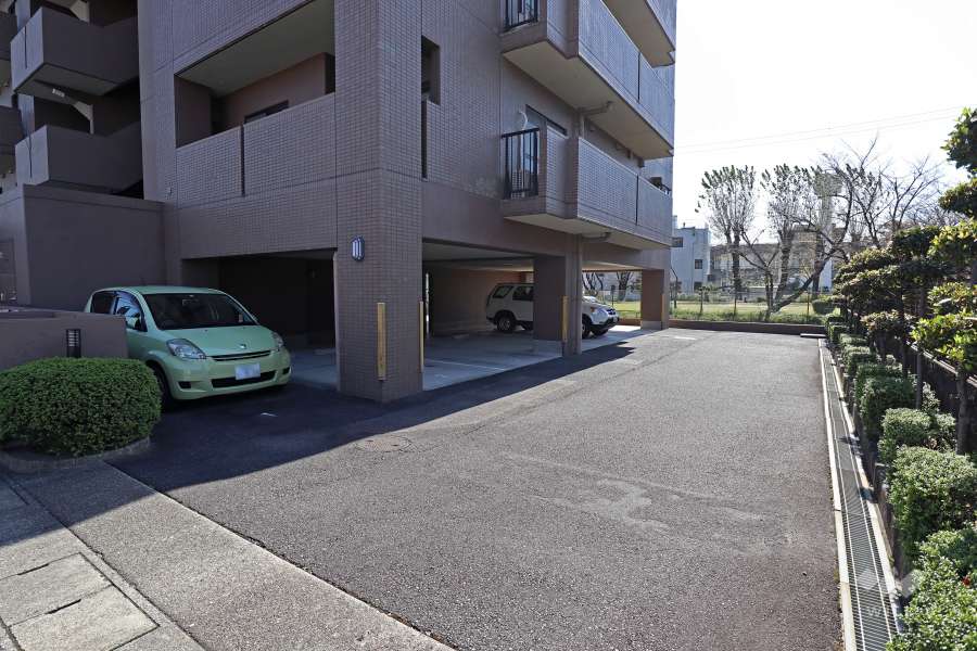 敷地内駐車場（屋内平面式）