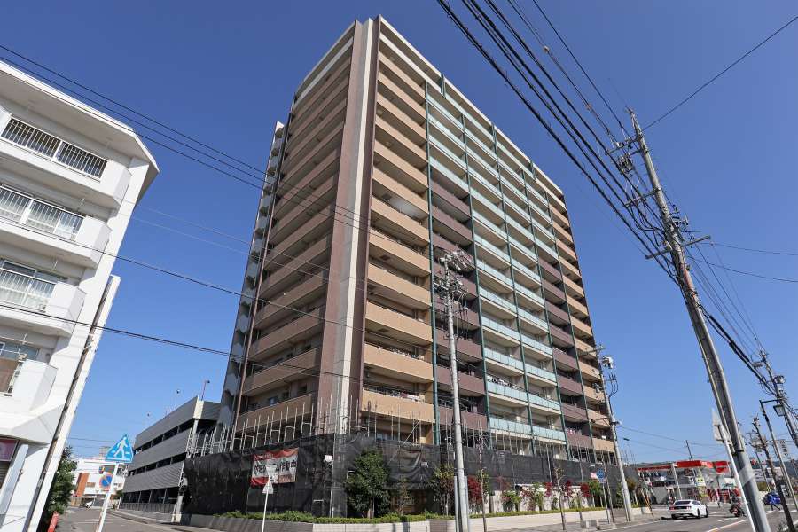 サンマンションアトレ高蔵寺駅前の外観（南西側から）