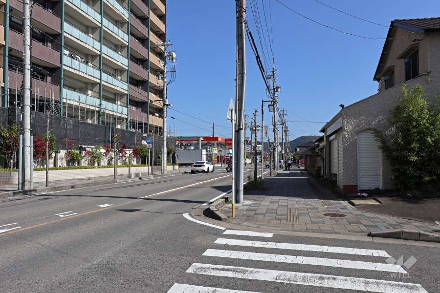 敷地南側の前面道路
