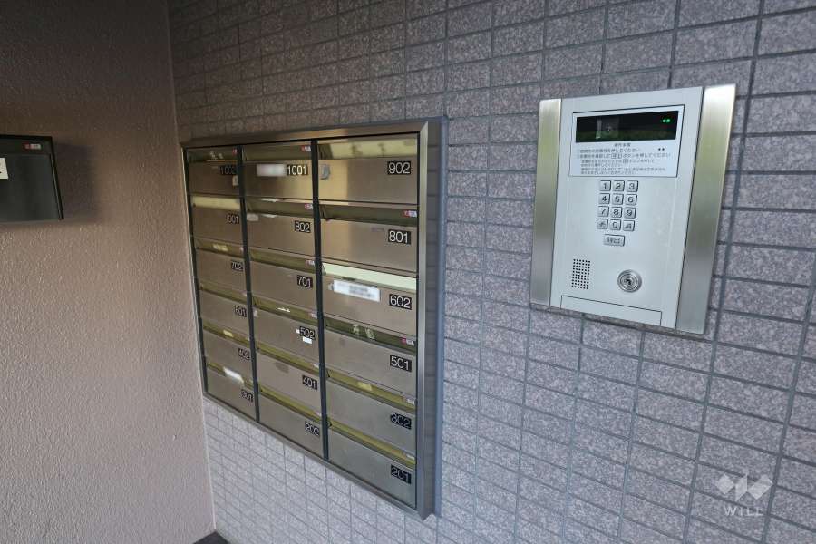 共用ポストとオートロック