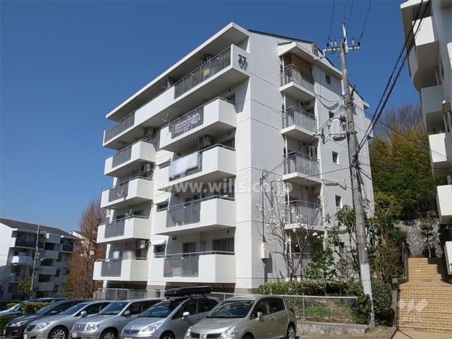 公団千里緑丘団地３７号棟の外観（南東側から）