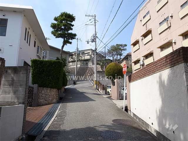 敷地南側の前面道路