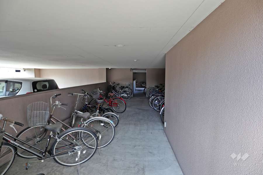 屋内に設けられた駐輪場