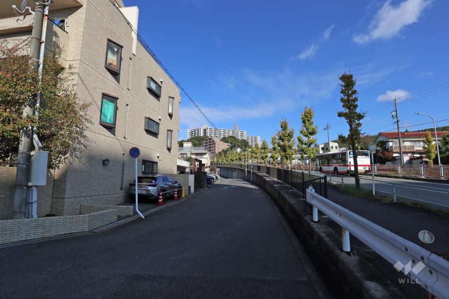 敷地東側の前面道路