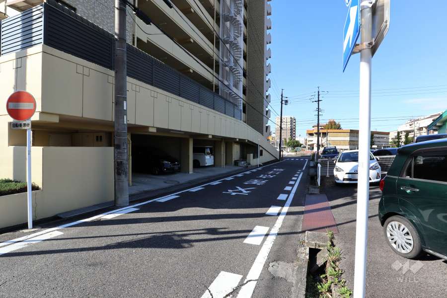 敷地北側の前面道路
