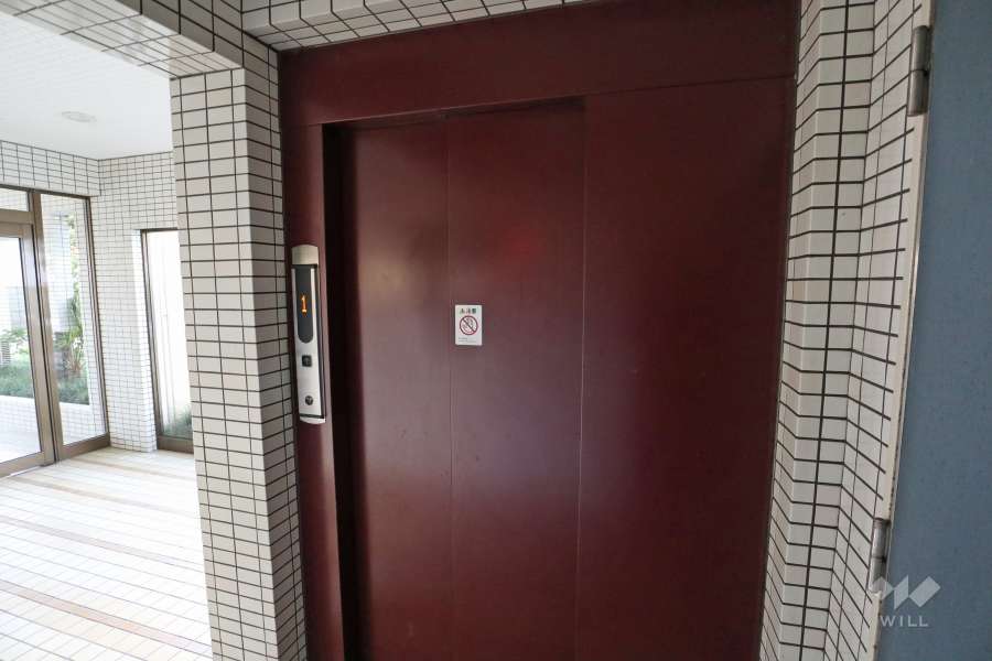 共用のエレベーター