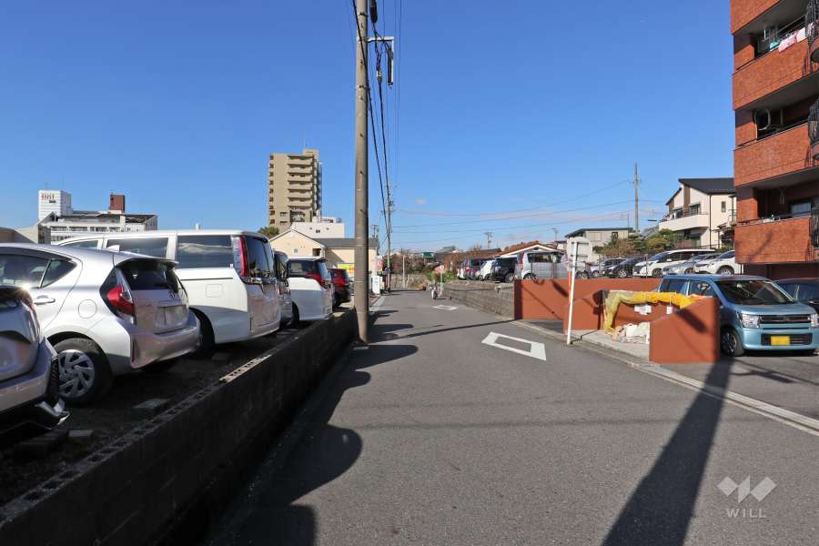 敷地南側の前面道路