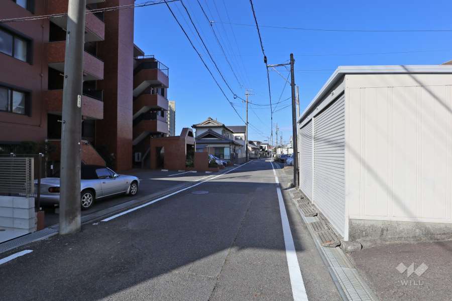 敷地北側の前面道路