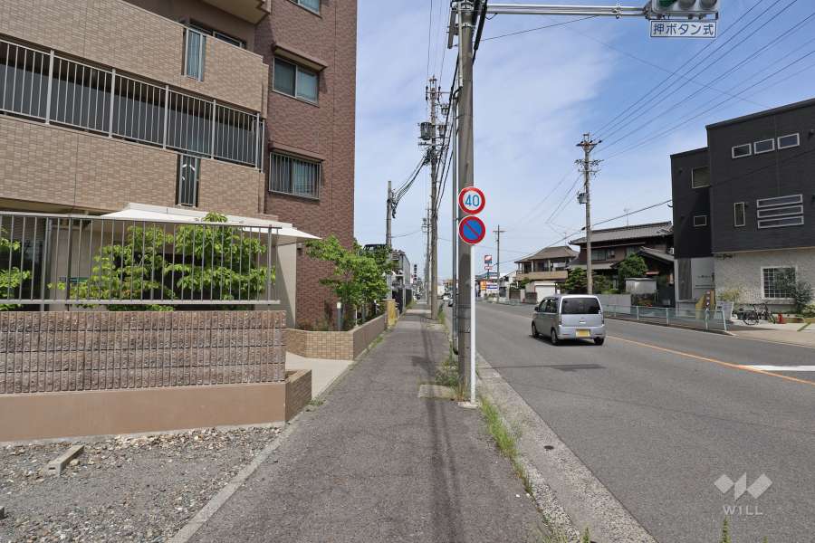 敷地北東側の前面道路