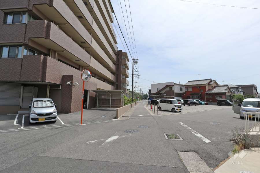 敷地南側の前面道路