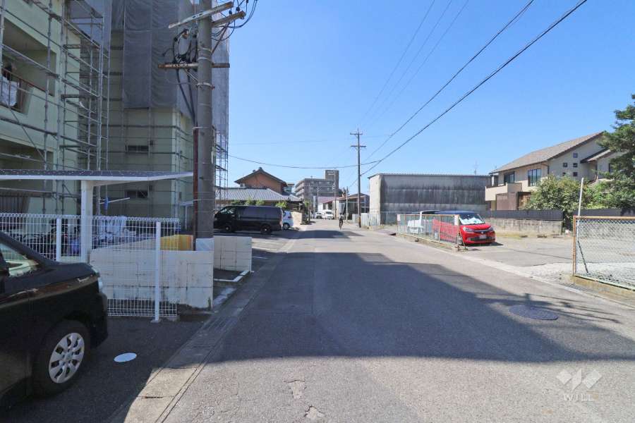 敷地北側の前面道路