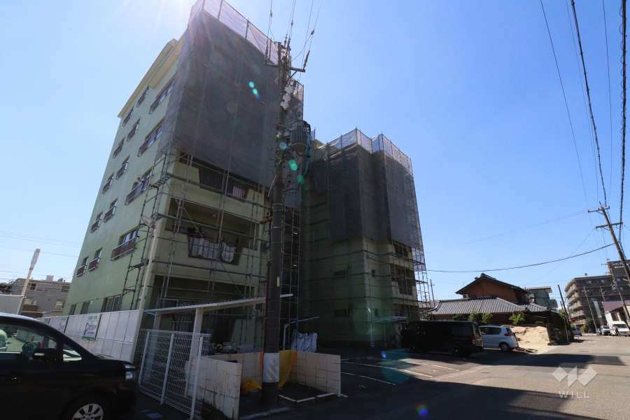 春日井中央マンションの外観（北東側から）※2022年11月現在、大規模修繕工事中
