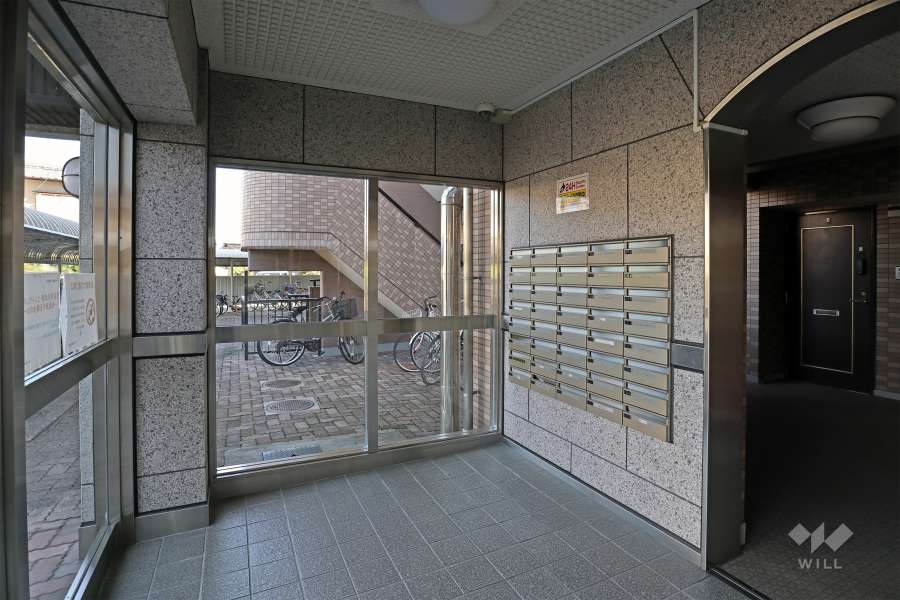 エントランスと共用ポスト