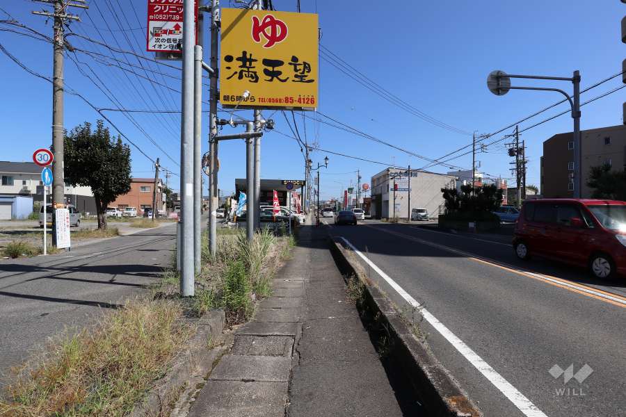 敷地北西側の前面道路
